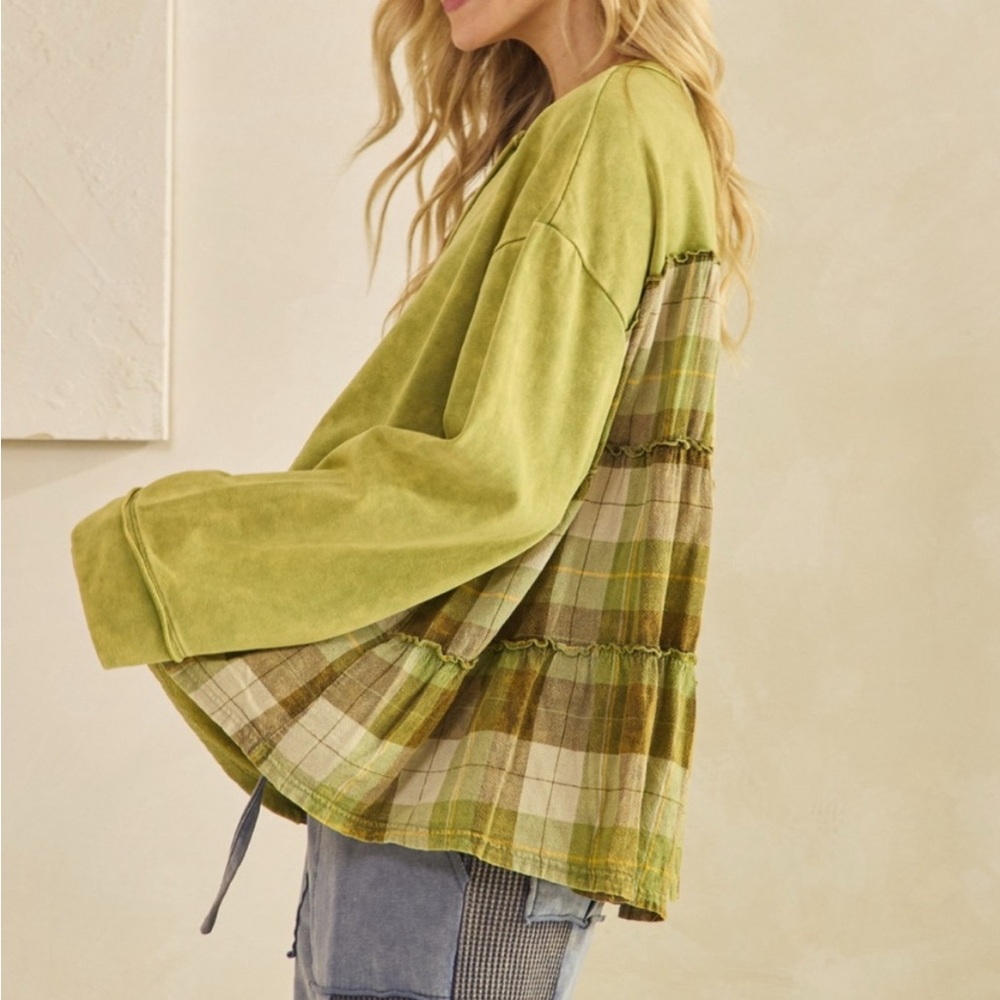 Sage + Fig Cotton Henley Top with Flannel Back in Sage Size Large